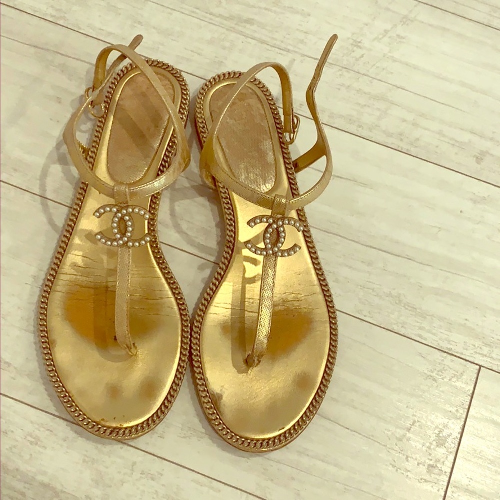 Chanel Thong Sandals (gold, size 38.5)